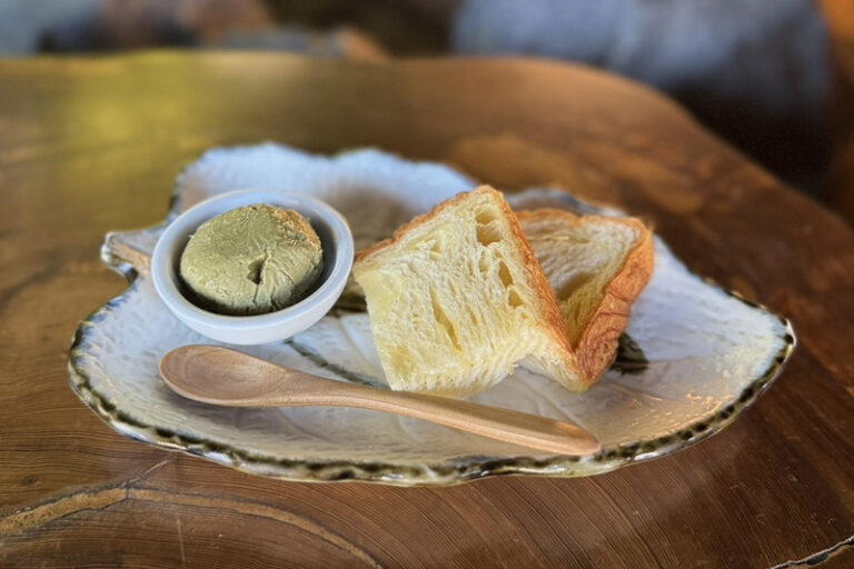 牡蠣のパテ～デニッシュ添え～　880円