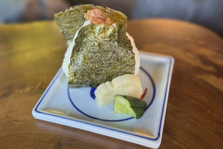 おにぎり【梅or鮭】 各350円